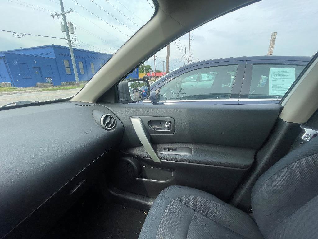 Used 2014 Nissan Rogue S w/ Convenience Package AWD/4WD image 14