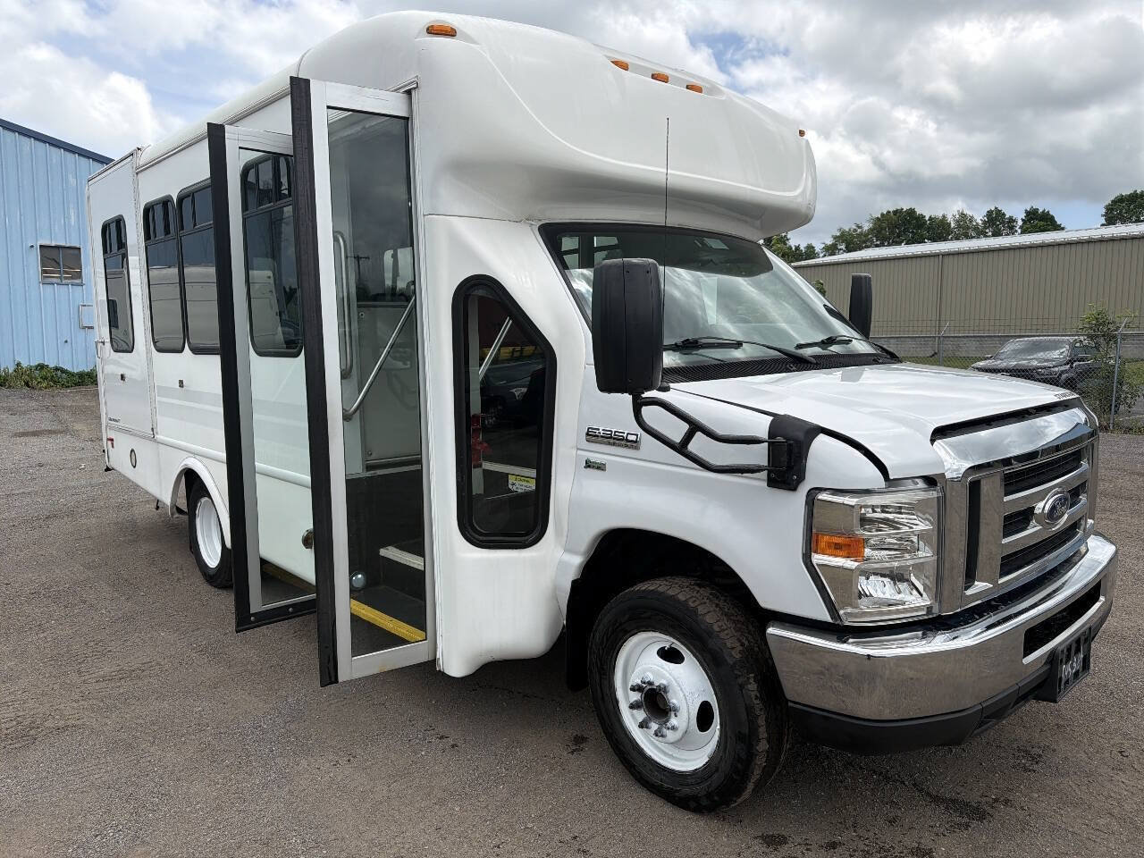 Used 2018 Ford E-350 and Econoline 350 Super Duty w/ Shuttle Bus Prep Package RWD image 4