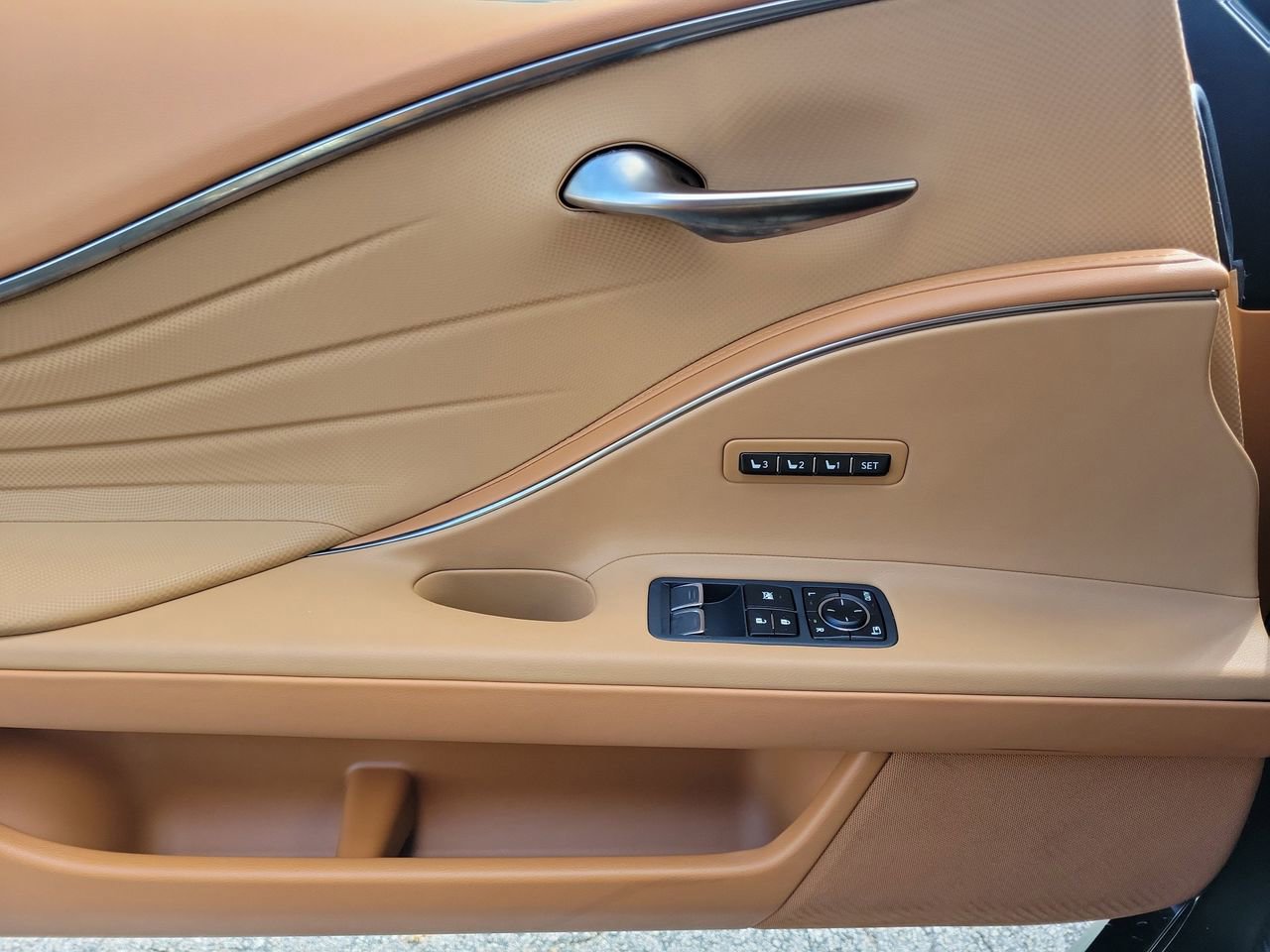 Used 2022 Lexus LC 500 Convertible image 15