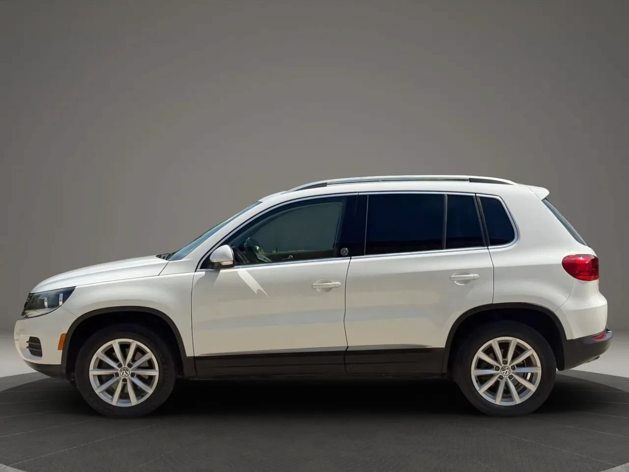 Used 2017 Volkswagen Tiguan Wolfsburg Edition FWD image 6