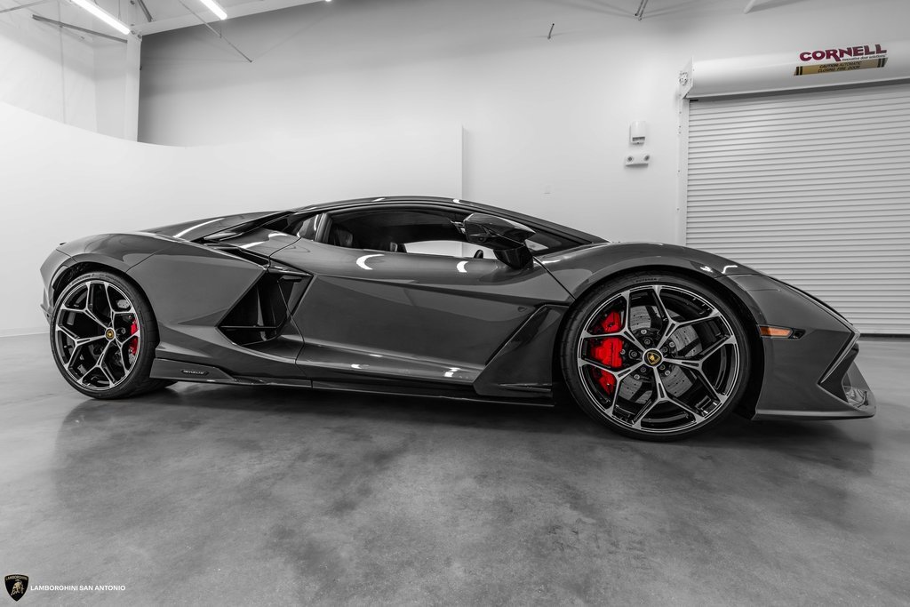 Used 2024 Lamborghini Revuelto image 24