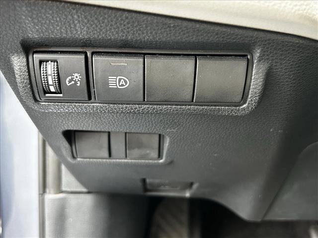 Used 2022 Toyota Corolla Cross L FWD image 11