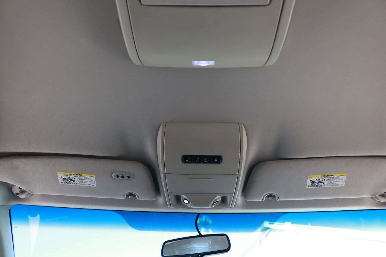 Used 2014 Chrysler Town & Country Touring FWD image 27