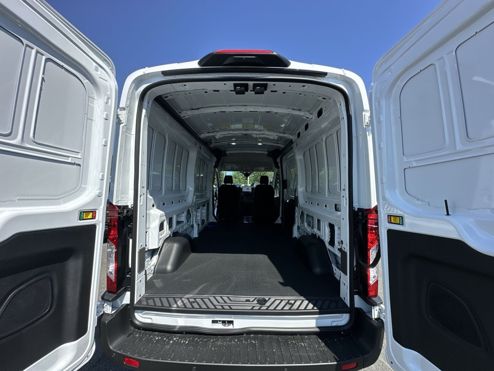 New 2026 Ford Transit 250 148 Medium Roof RWD image 31