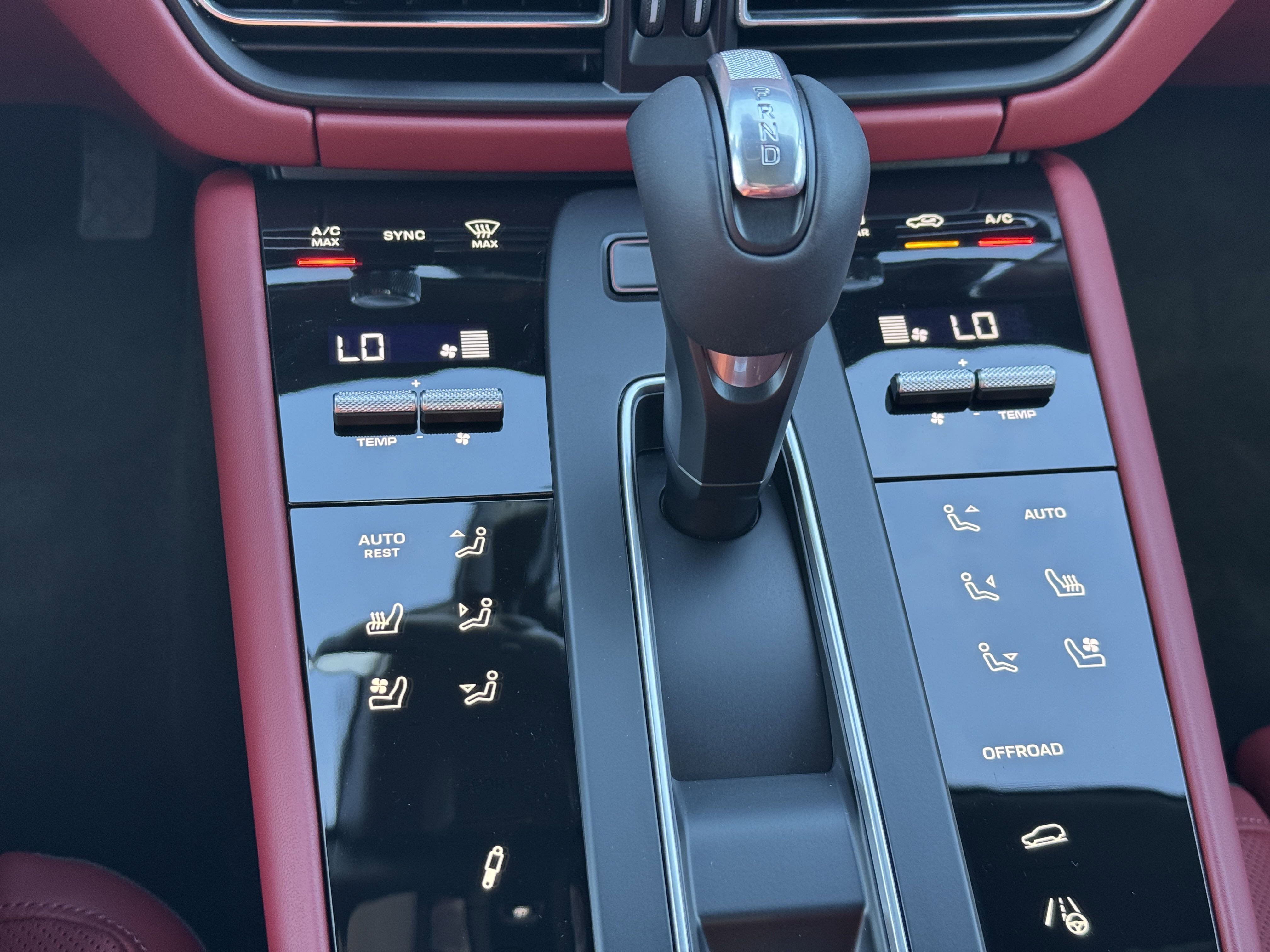 New 2025 Porsche Macan image 31