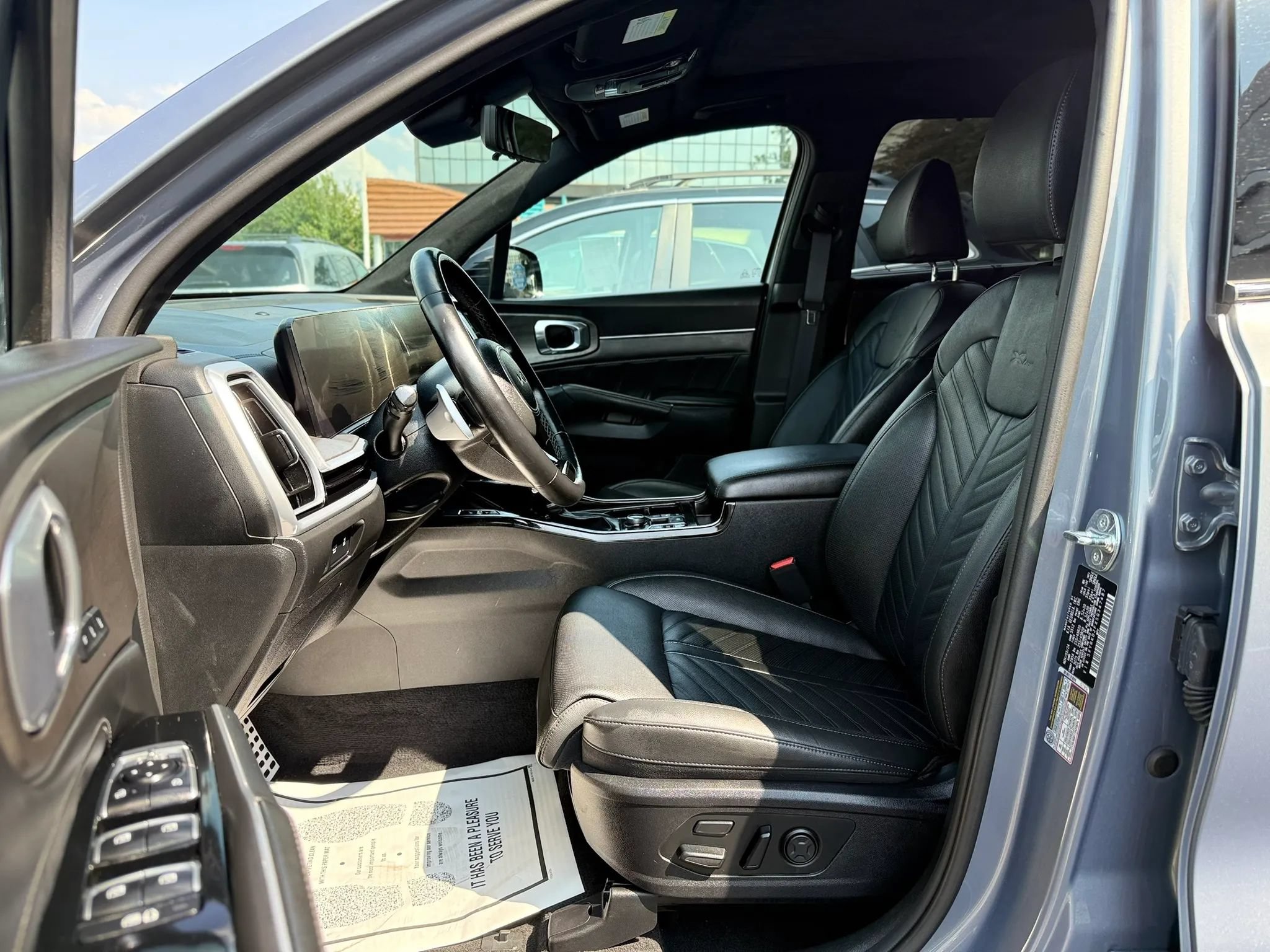 Used 2025 Kia Sorento SX AWD/4WD image 9