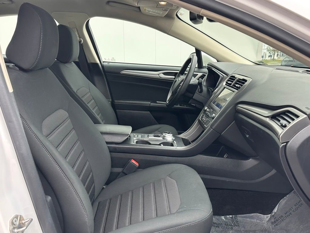 Used 2020 Ford Fusion SE image 22