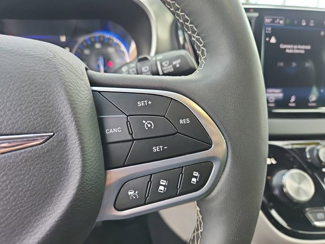 Used 2024 Chrysler Pacifica Touring-L image 23