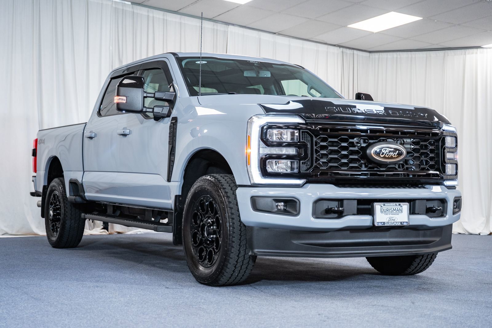Used 2025 Ford F250 Lariat w/ Black Appearance Package image 1
