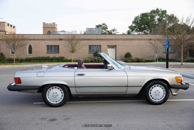 Used 1987 Mercedes-Benz 560 SL image 9