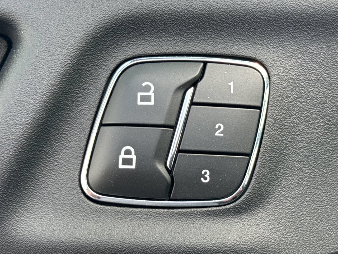 Used 2019 Lincoln MKC Premiere FWD image 16