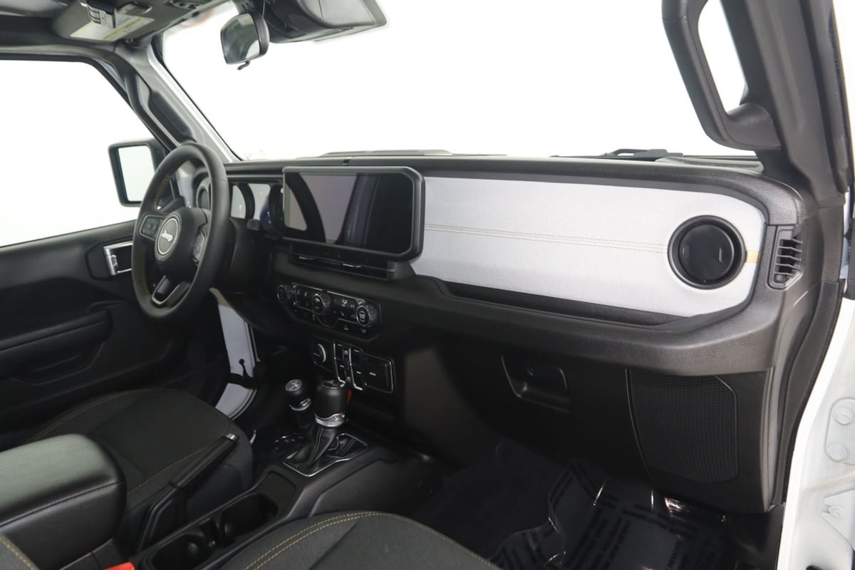 Used 2024 Jeep Wrangler Unlimited w/ Convenience Group AWD/4WD image 36