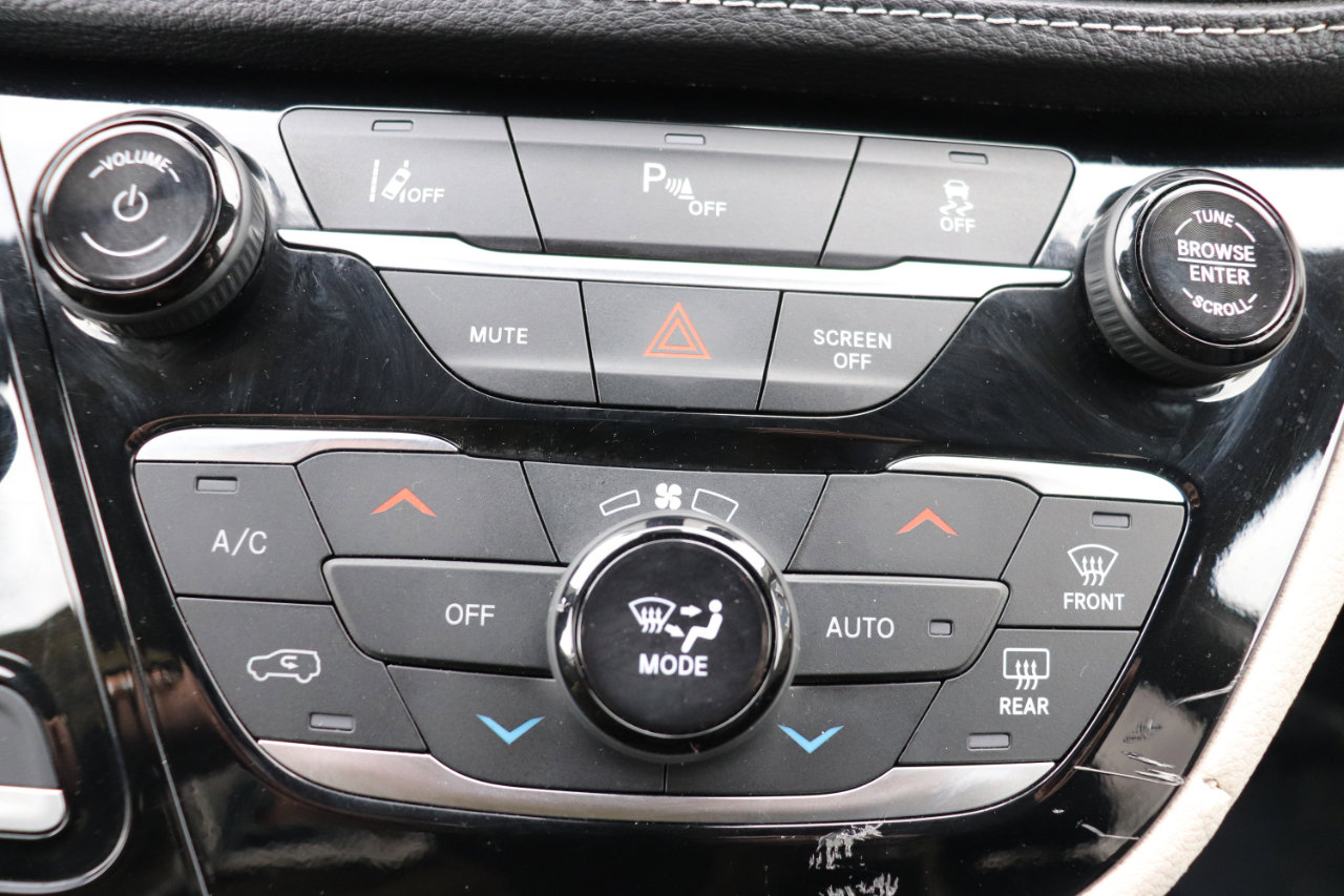 Used 2024 Chrysler Pacifica Limited image 42