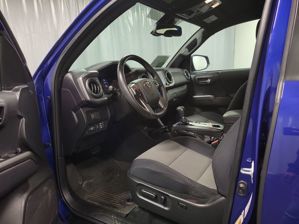 Used 2023 Toyota Tacoma TRD Off-Road image 12