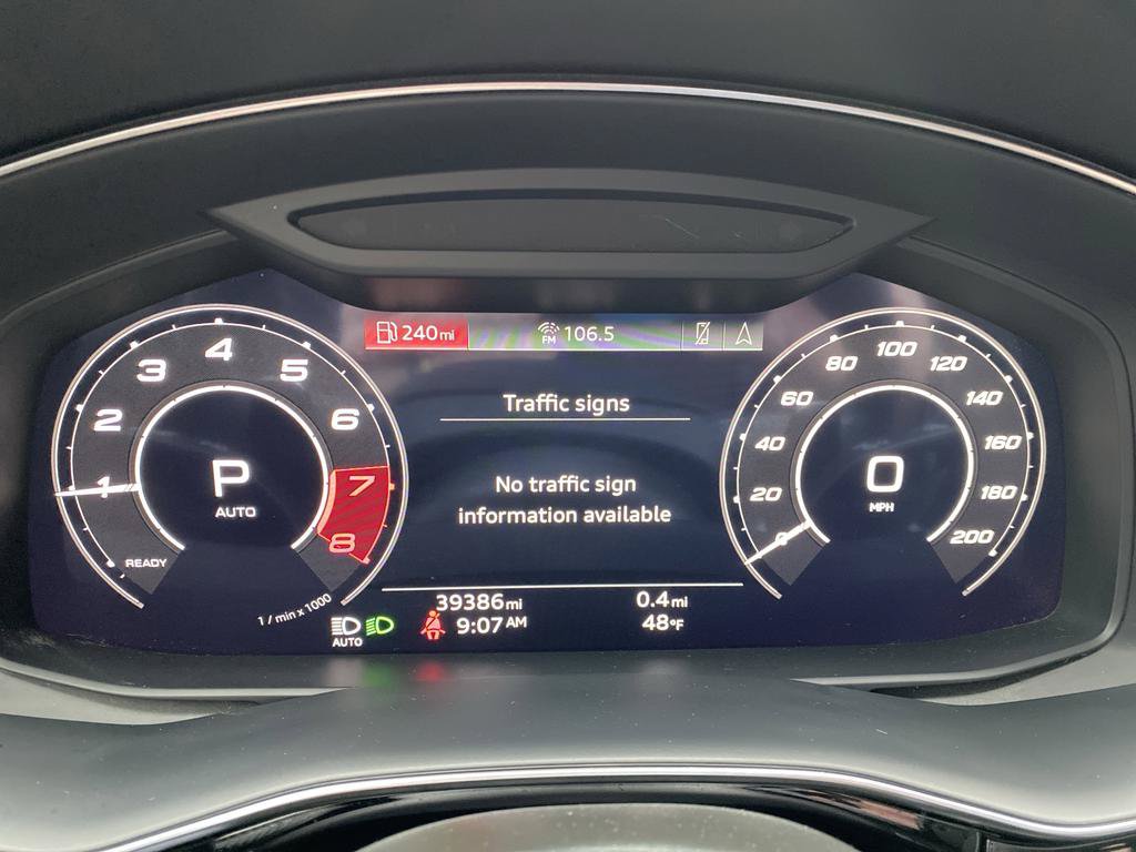 Used 2022 Audi RS Q8 w/ Carbon Optic Package AWD/4WD image 22