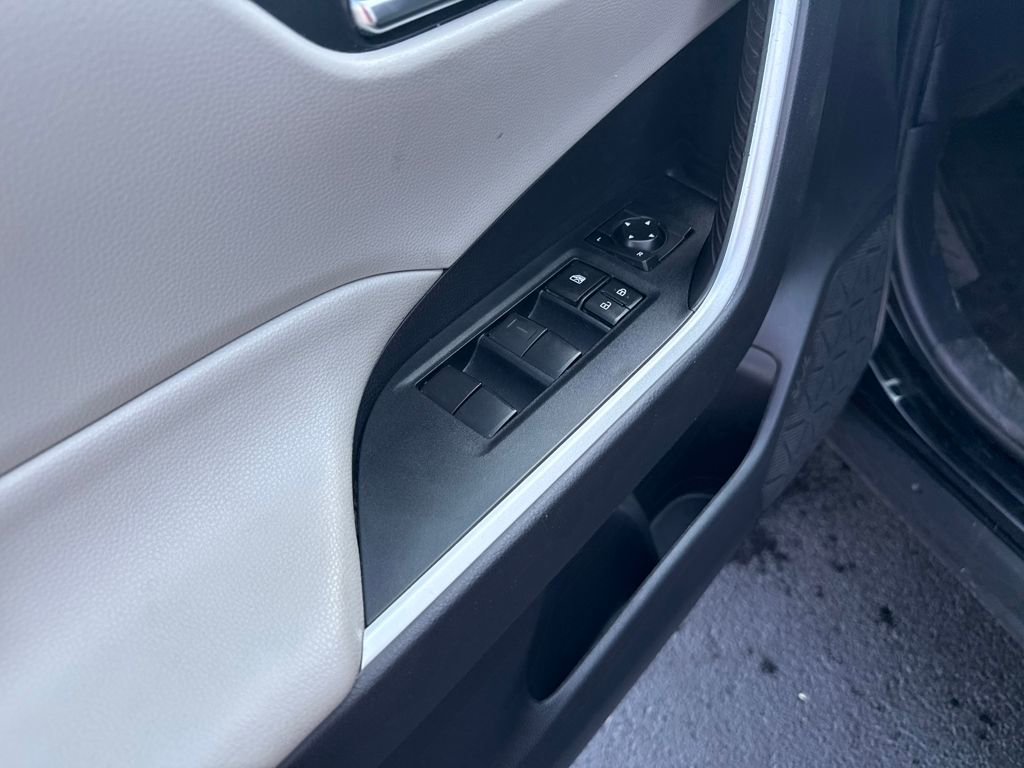 Used 2021 Toyota RAV4 XLE image 14