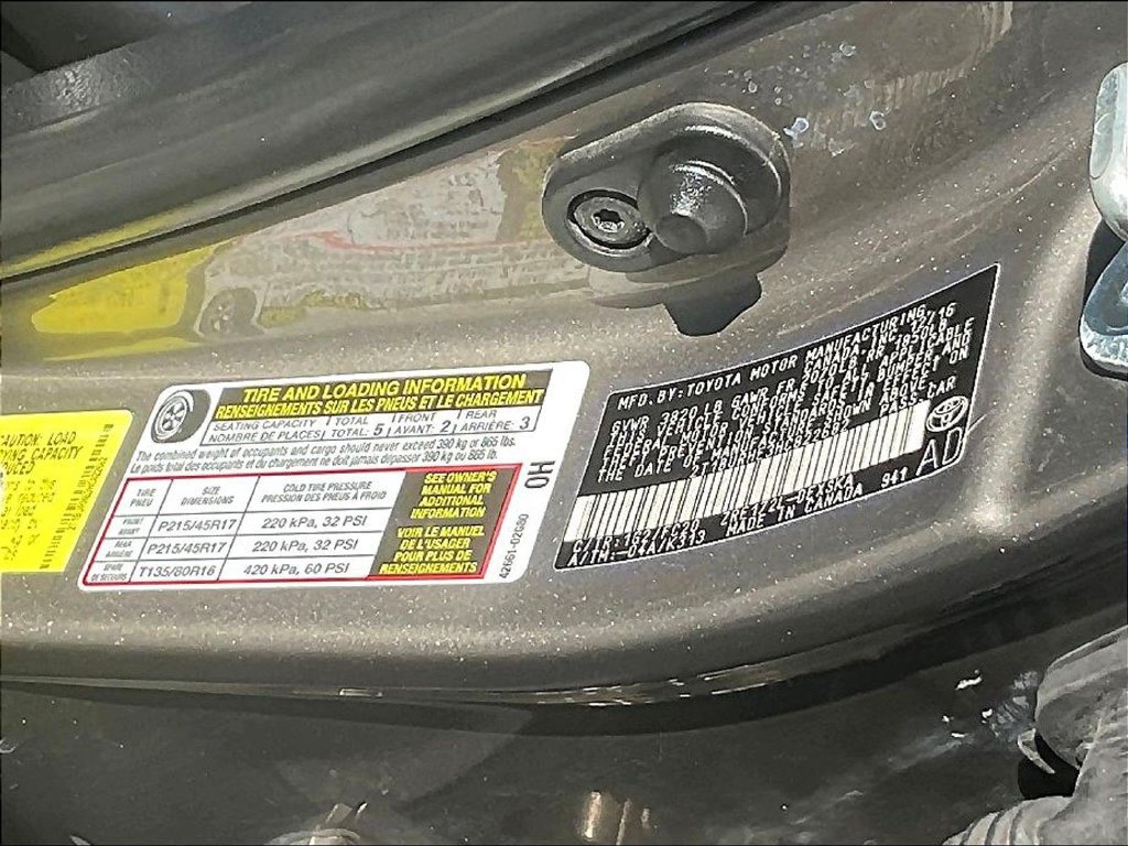 Used 2017 Toyota Corolla SE w/ Carpet Mat Package (TMS) FWD image 17