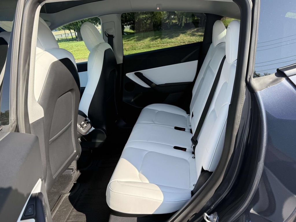 Used 2022 Tesla Model Y Performance AWD/4WD image 16