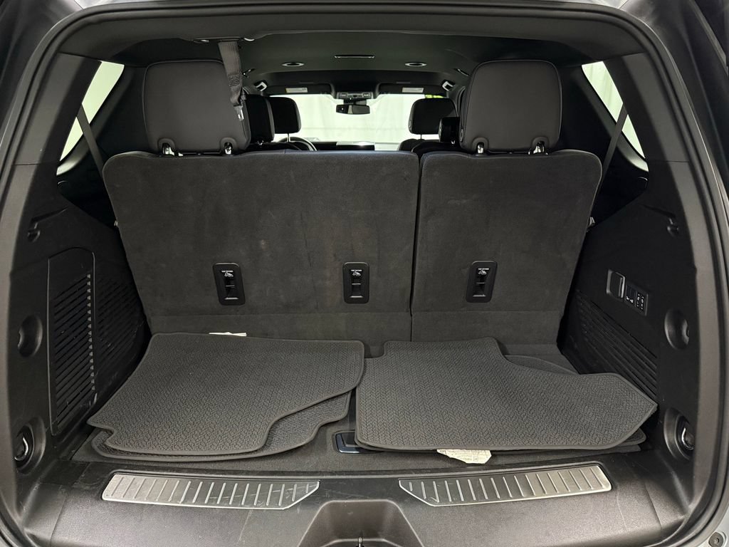 Used 2025 GMC Yukon Denali AWD/4WD image 5