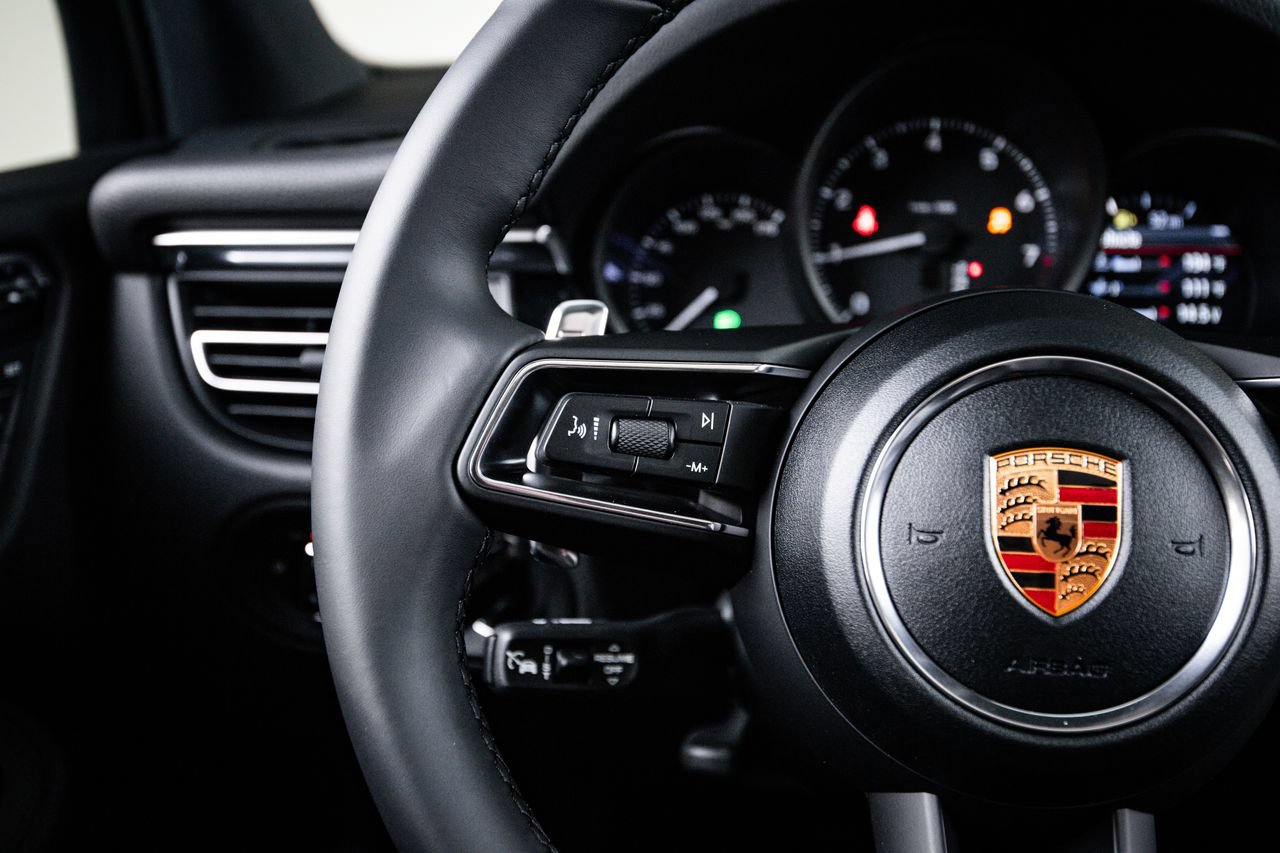 New 2026 Porsche Macan AWD/4WD image 17