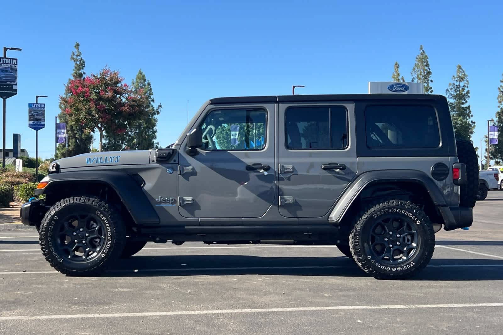 Used 2023 Jeep Wrangler Unlimited w/ 8.4" Radio Group AWD/4WD image 5