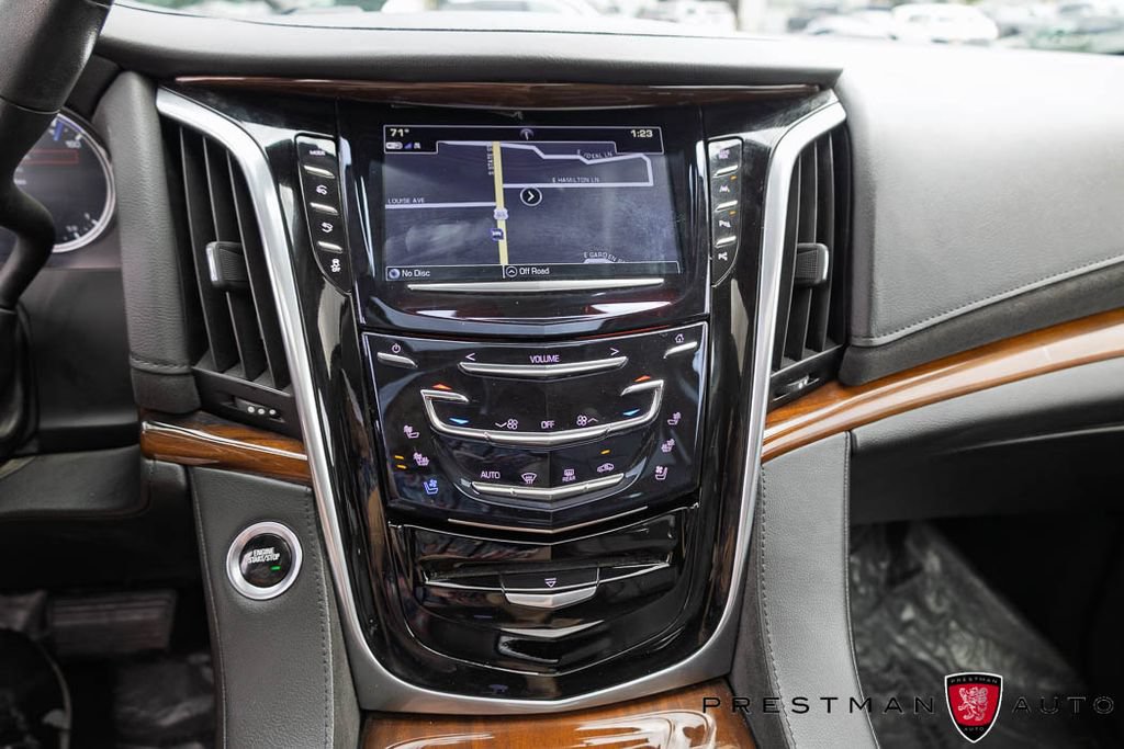 Used 2020 Cadillac Escalade Premium Luxury AWD/4WD image 34