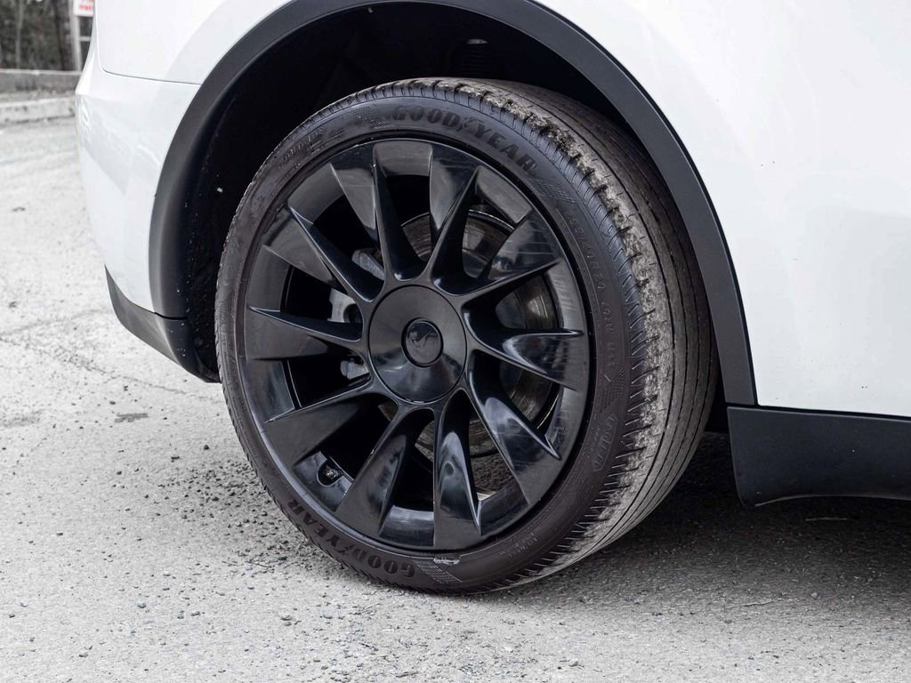 Used 2023 Tesla Model Y Long Range image 9