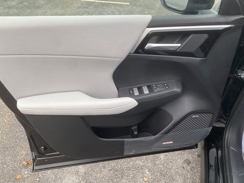 New 2026 Mitsubishi Outlander SE image 11