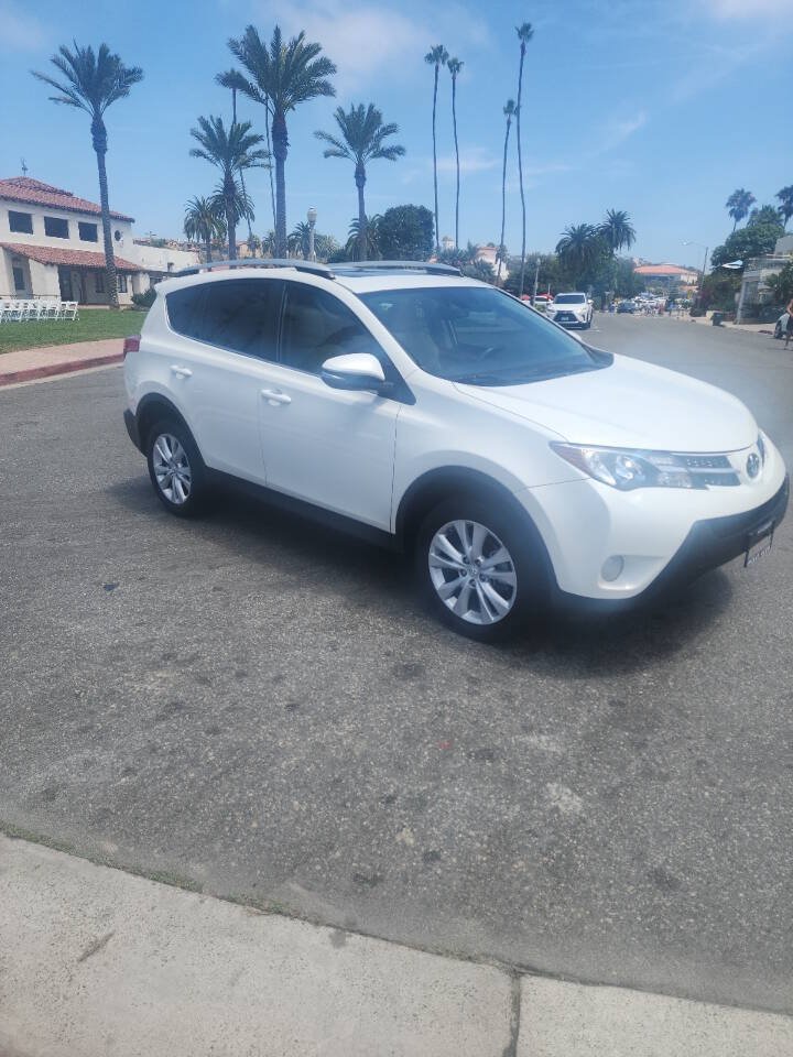 Used 2014 Toyota RAV4 Limited w/ Technology Package AWD/4WD image 3