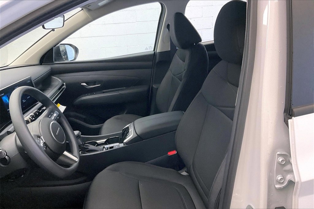 New 2025 Hyundai Tucson SE image 9