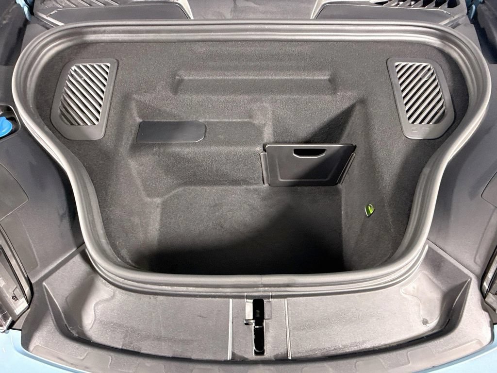 Certified 2025 Porsche Macan Electric RWD image 25