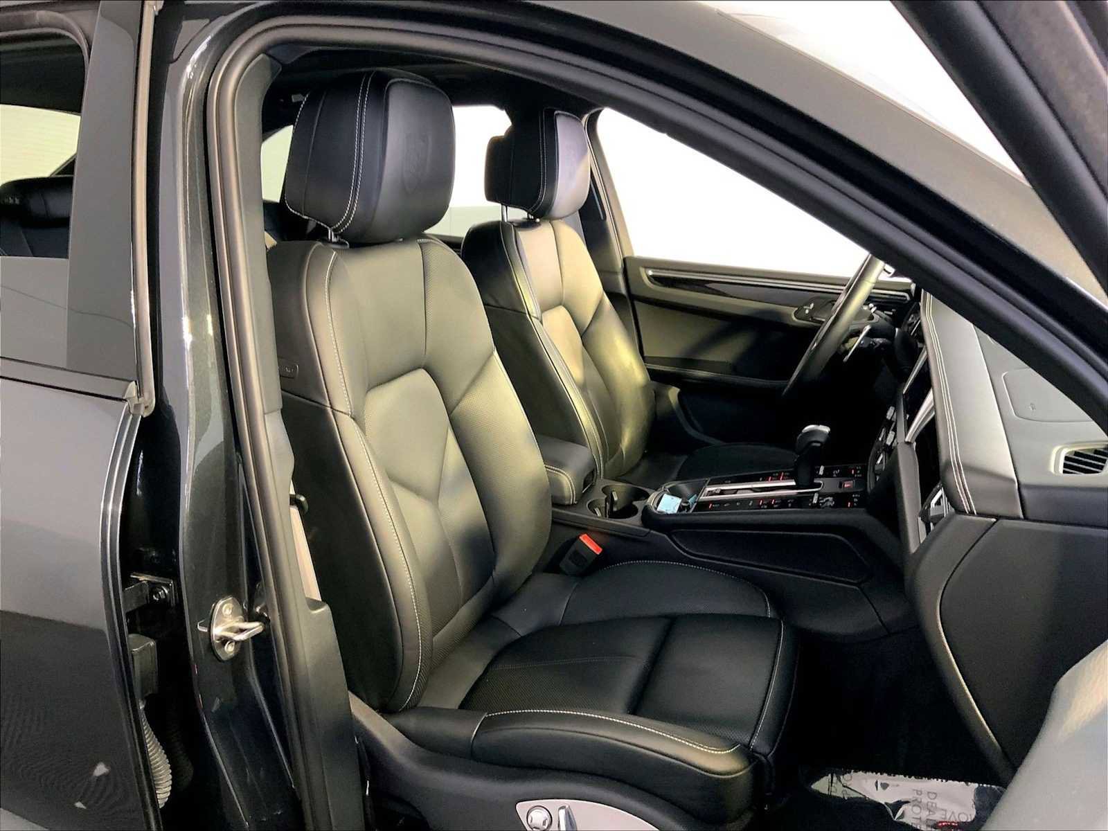 Certified 2024 Porsche Macan image 18