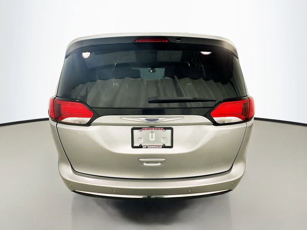 Used 2018 Chrysler Pacifica Touring-L image 7