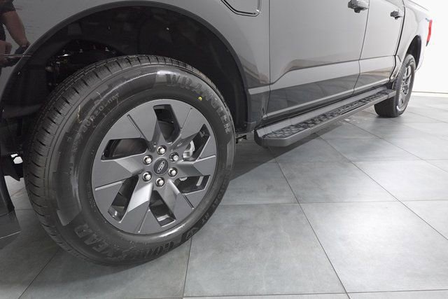 New 2025 Ford F150 Lightning Lariat image 31
