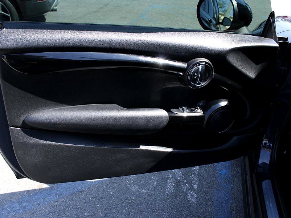 Used 2017 MINI Cooper S image 7