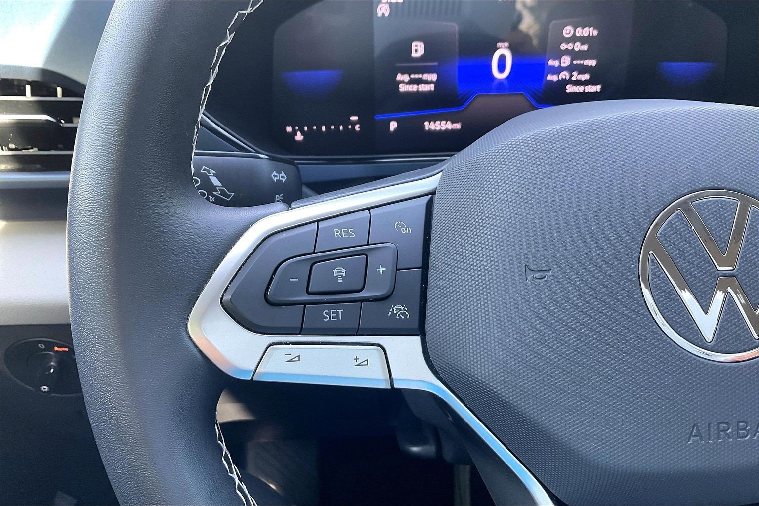 Certified 2023 Volkswagen Taos SE w/ Black Wheel Package FWD image 18