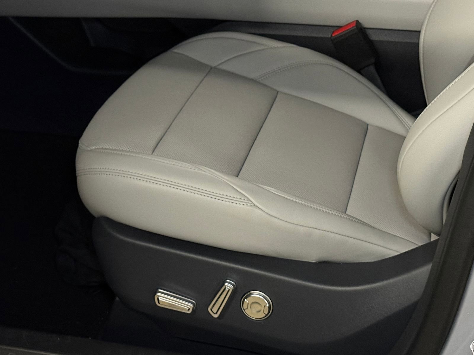 New 2026 Lincoln Nautilus Premier w/ Equipment Group 102A image 23