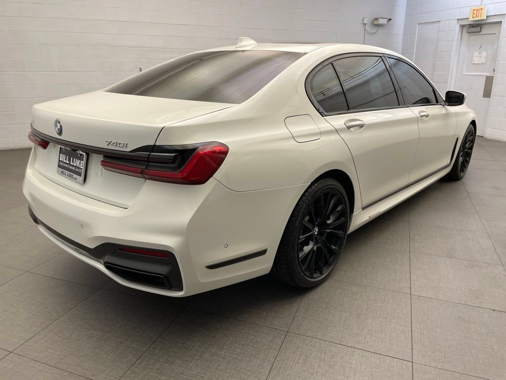 Used 2021 BMW 740i w/ M Sport Package RWD image 7