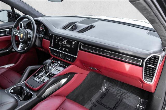 Used 2020 Porsche Cayenne Turbo image 26