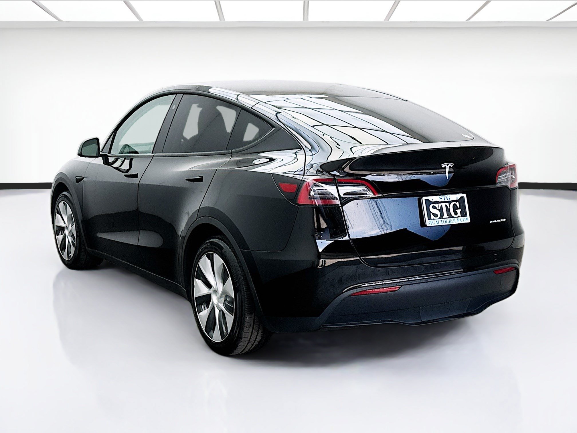 Used 2023 Tesla Model Y Long Range AWD/4WD image 6