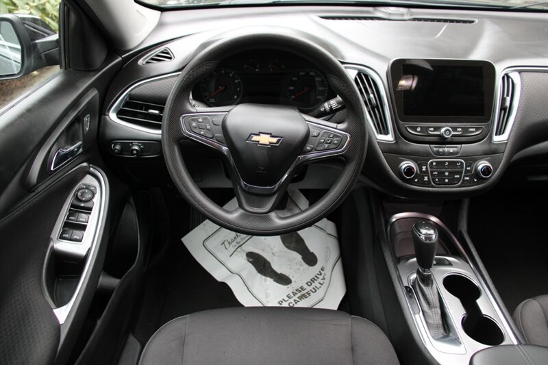 Used 2020 Chevrolet Malibu LT FWD image 17
