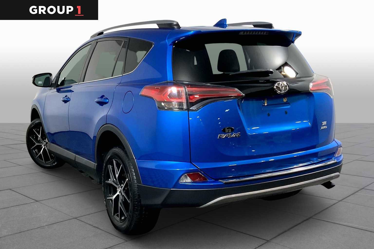 Used 2017 Toyota RAV4 SE image 11