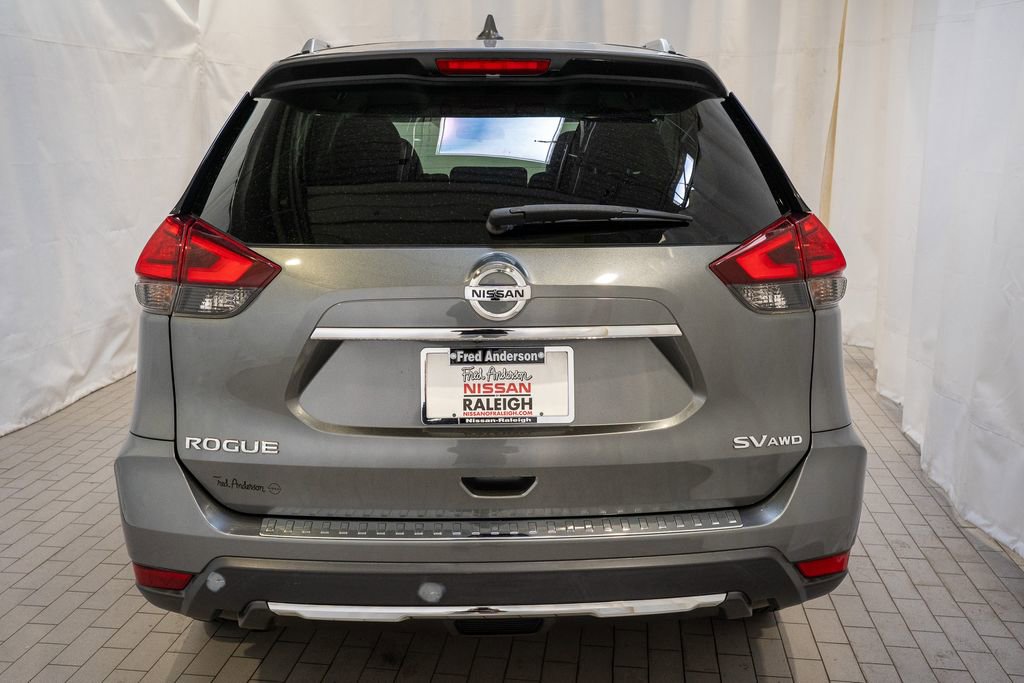 Used 2017 Nissan Rogue SV w/ SV Premium Package image 5