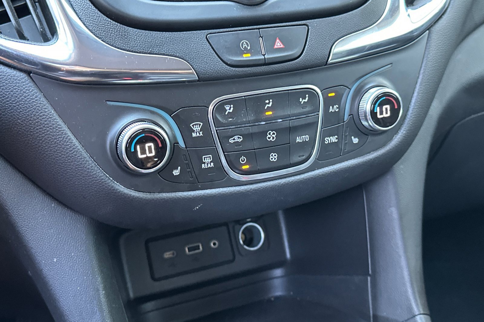 Used 2024 Chevrolet Equinox LT image 28