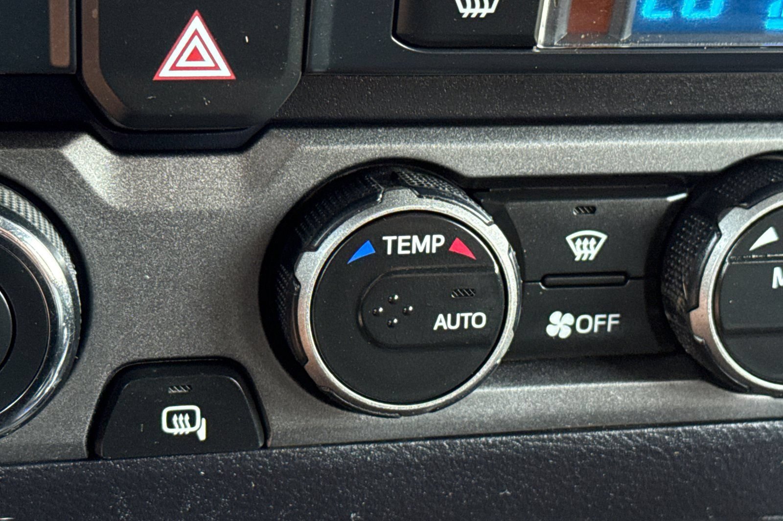Used 2020 Toyota Tacoma TRD Off-Road w/ TRD Premium Off Road Package AWD/4WD image 27