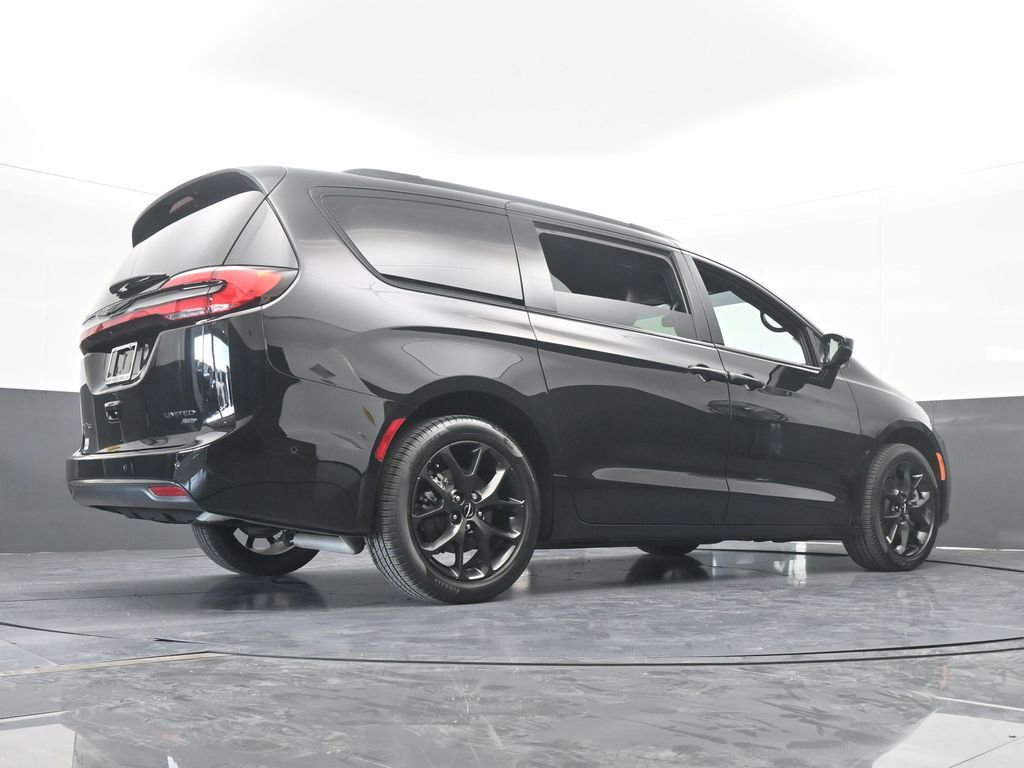 Used 2024 Chrysler Pacifica Limited w/ S Appearance Package image 70