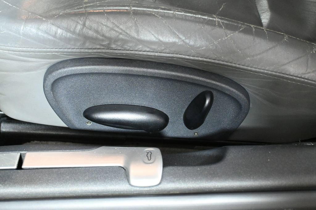 Used 1999 Porsche 911 Carrera 4 image 27