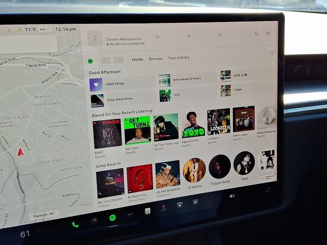 Used 2022 Tesla Model S Plaid image 28