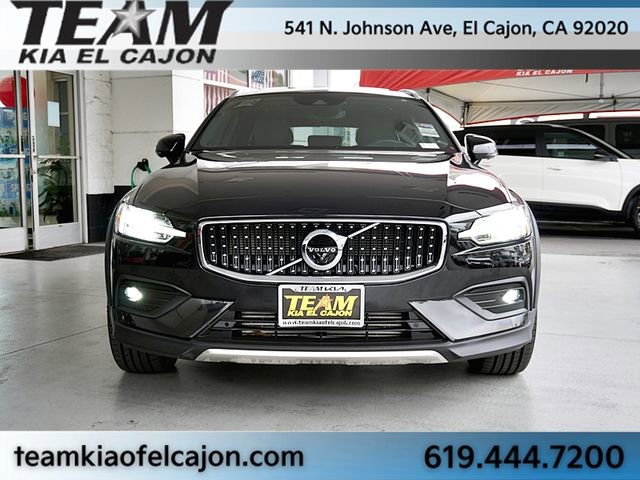 Used 2020 Volvo V60 T5 Cross Country image 4