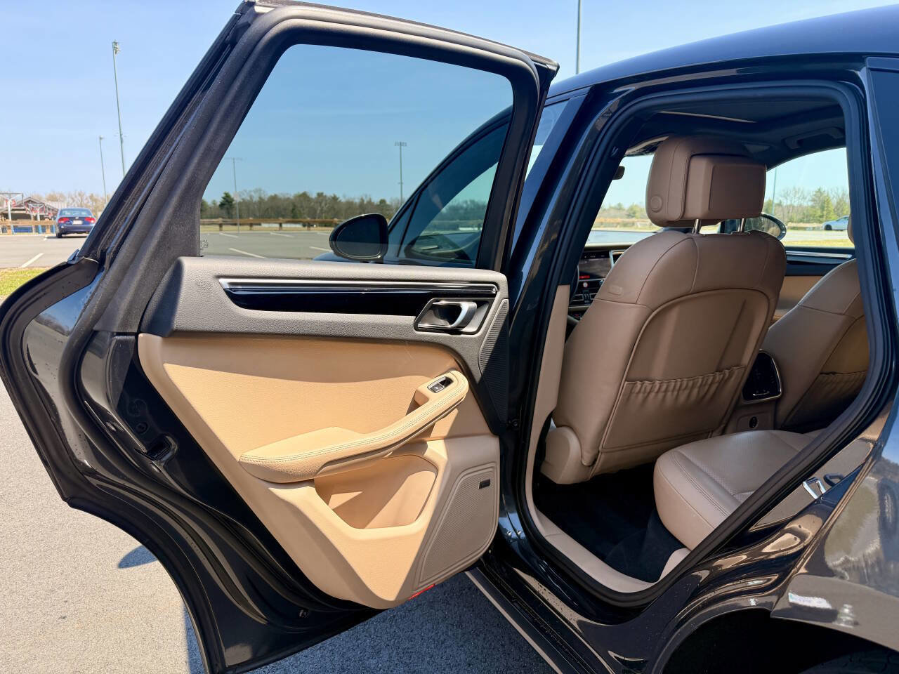 Used 2024 Porsche Macan w/ Premium Plus Package AWD/4WD image 24